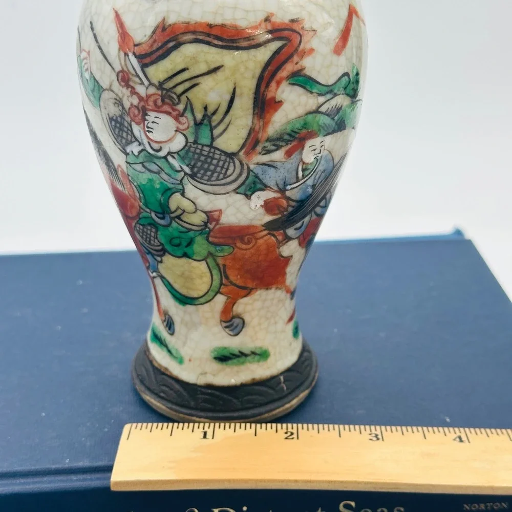 Vintage or Antique Chinese Nanking Crackle Glaze Vase Warrior Battle Scene 6.25